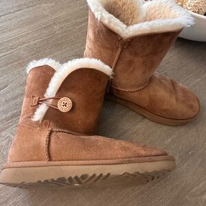 UGG Bailey Button Boot in Chesnut Tan Kids Size 3